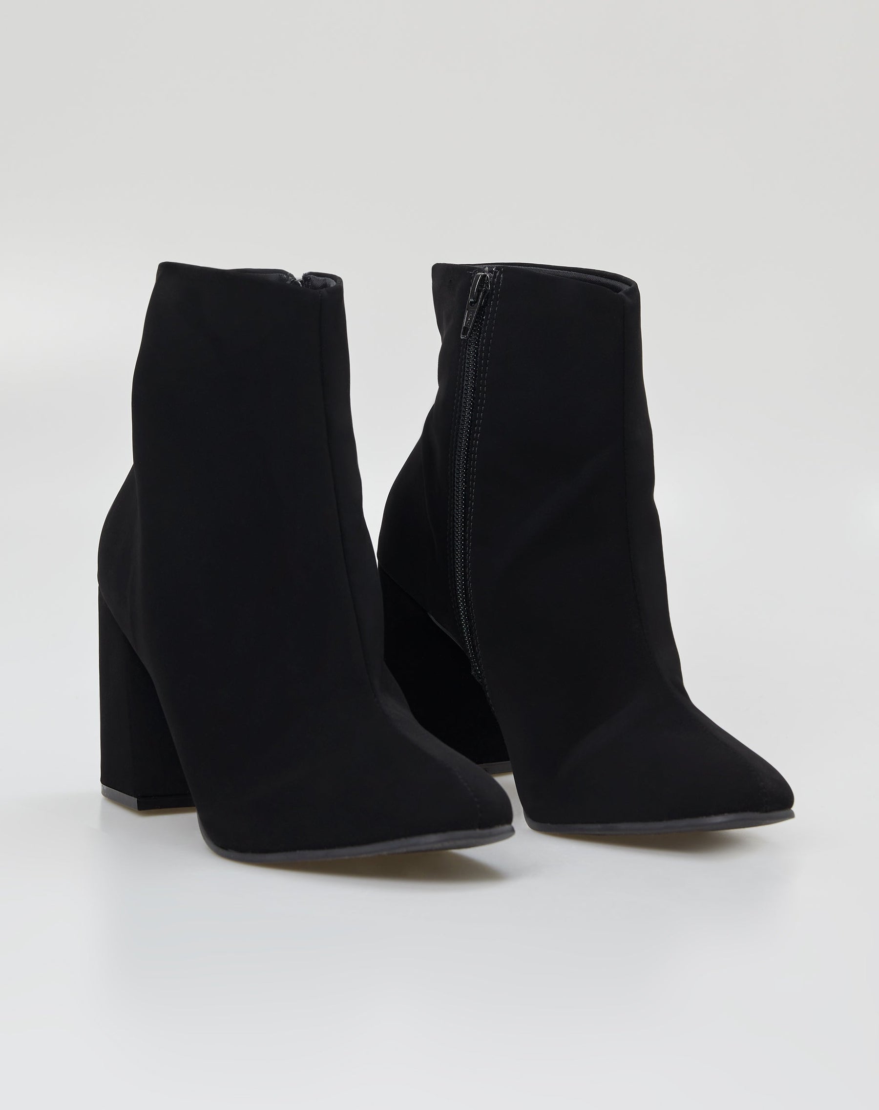 Bota Cano Curto Salto Grosso Bloco Nobuck Essential - Preto