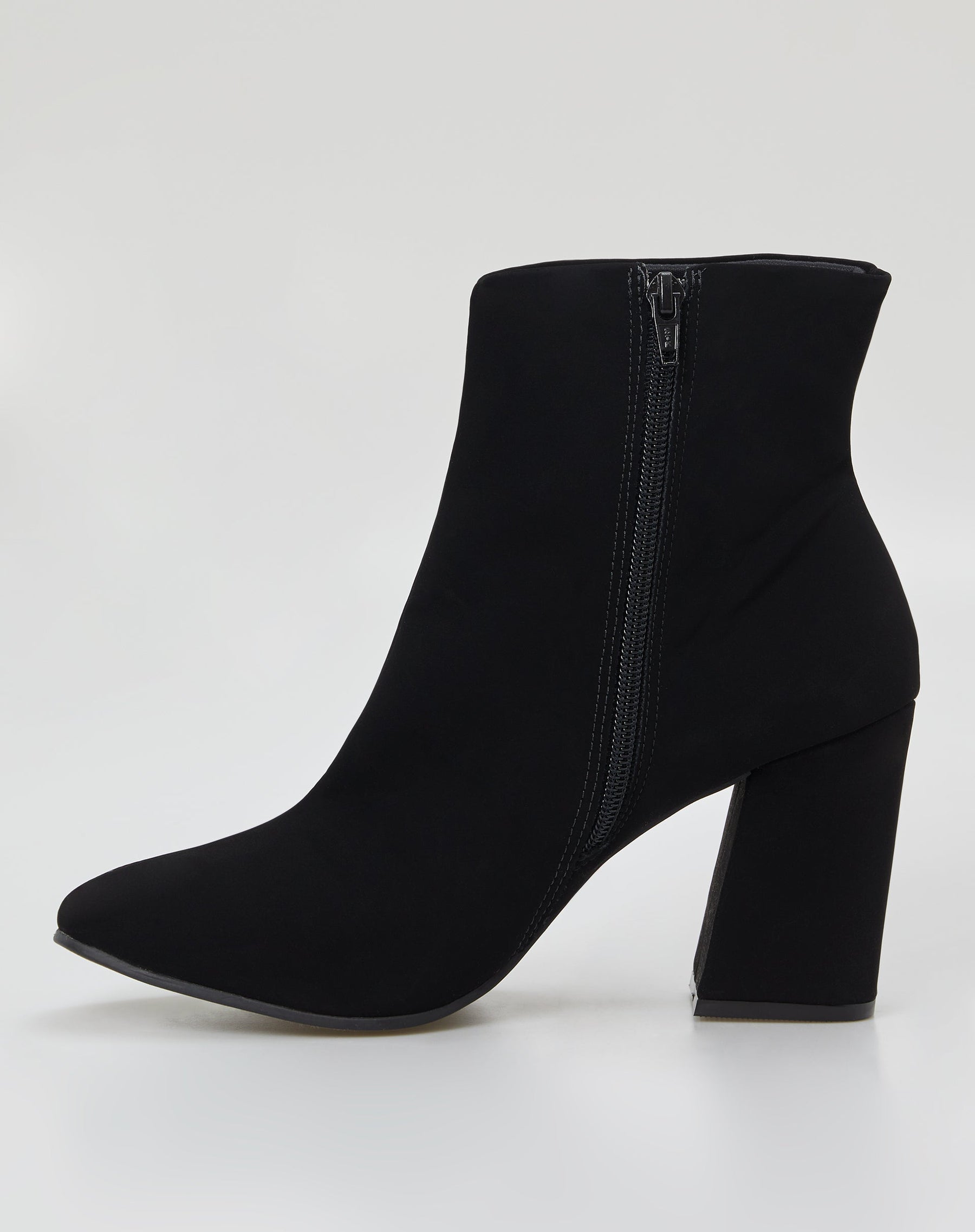 Bota Cano Curto Salto Grosso Bloco Nobuck Essential - Preto
