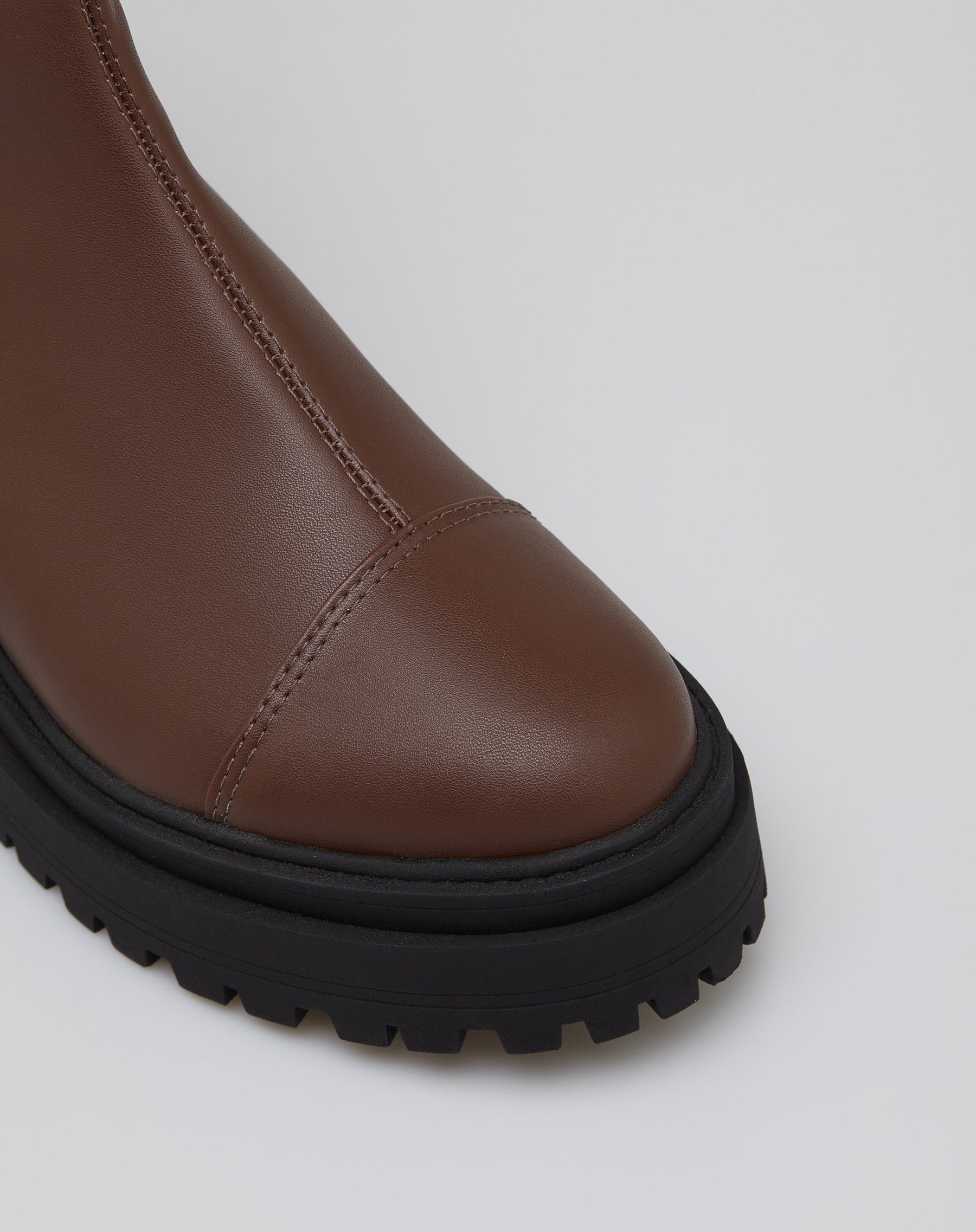 Bota Chelsea Cano Médio Sola Tratorada  - Cafe